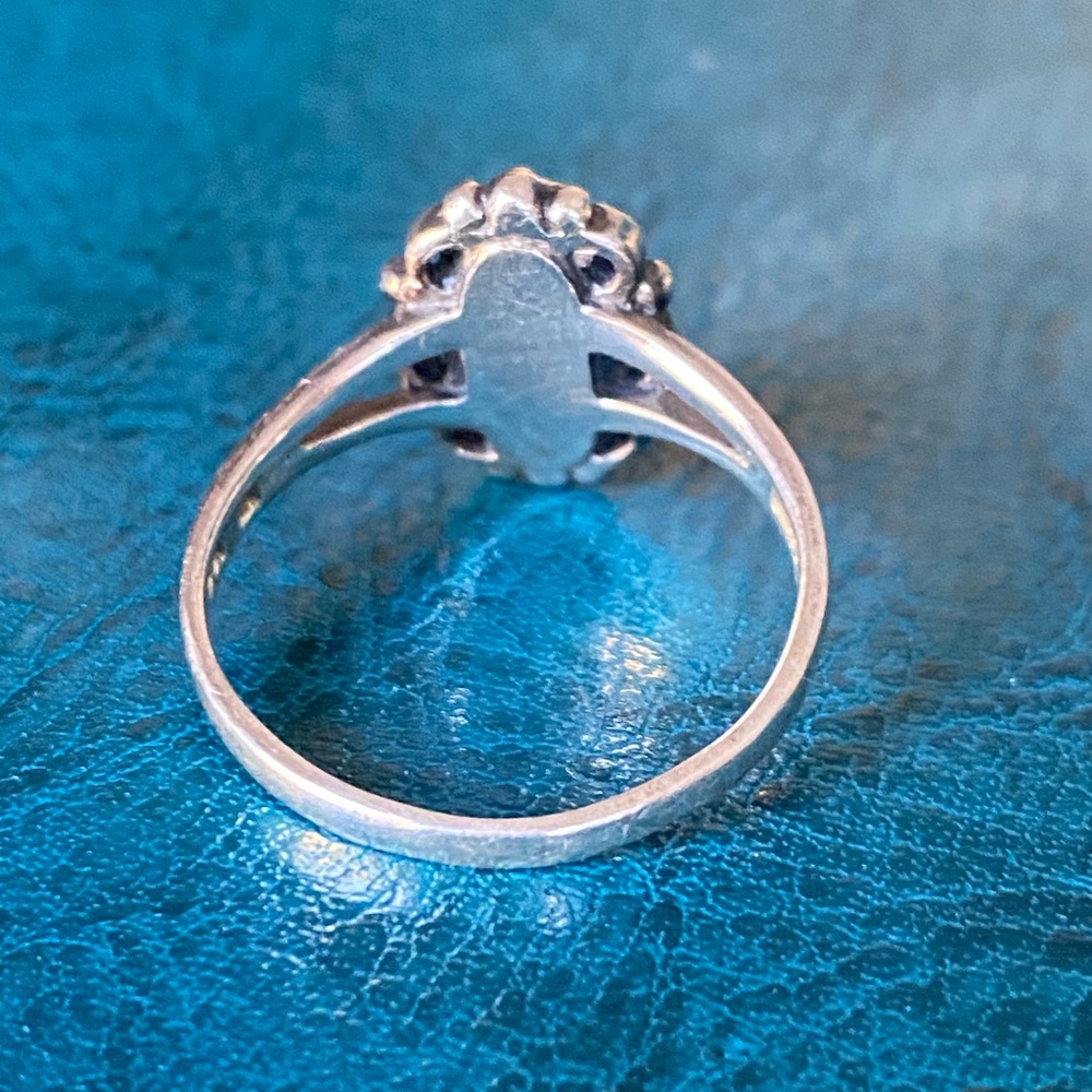 Silver Ring - Picture 2 of 4